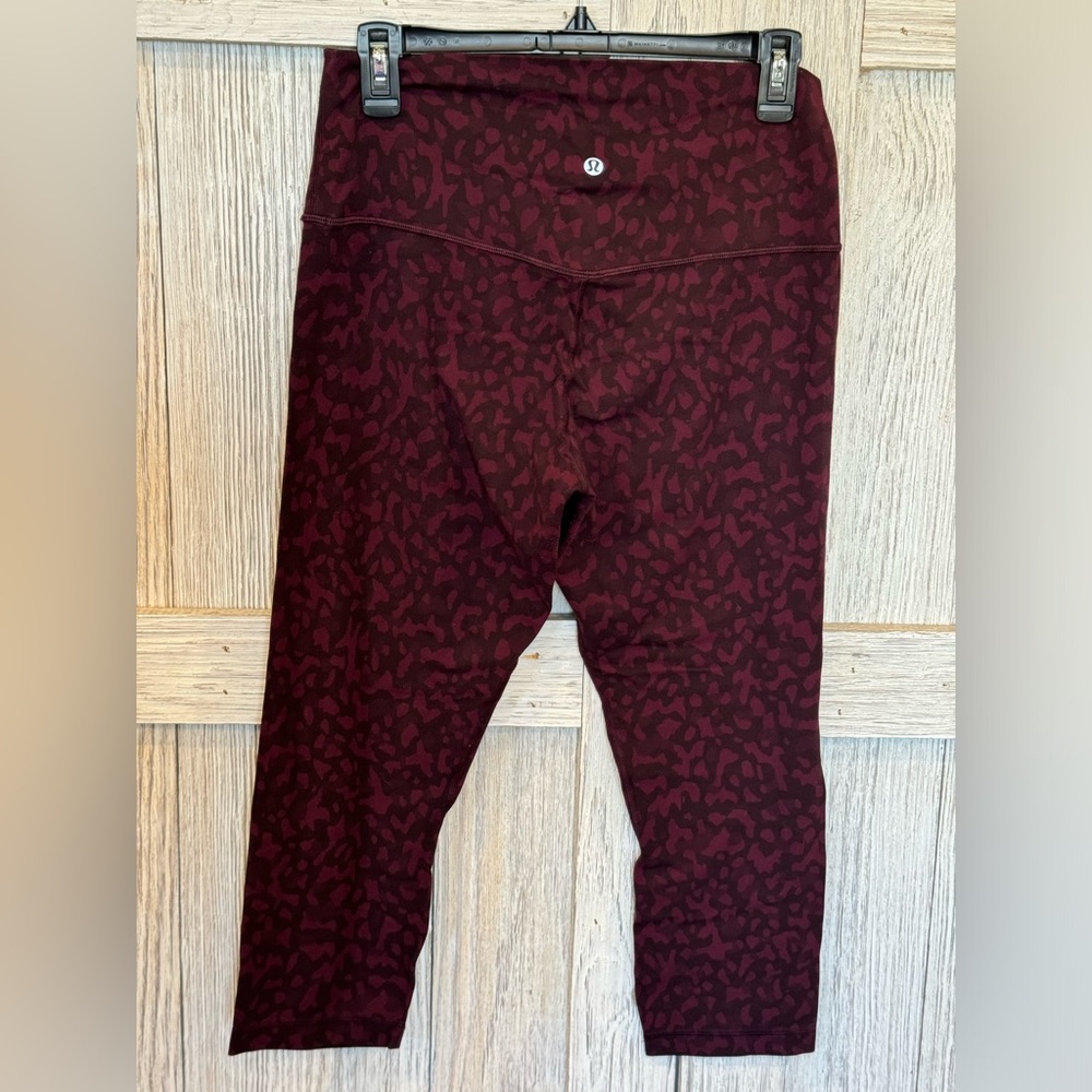 Lululemon Leggings sz 10 capri maroon animal print GUC - Picture 2 of 5